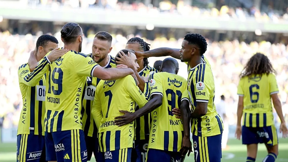 Fenerbahçe Kadıköyde gol şov yaparak rakibini sahadan sildi