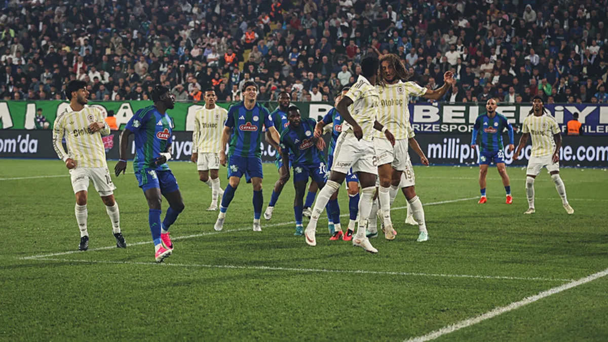Fenerbahçe'nin Rizespor galibiyetinde hakem kararları tartışıldı