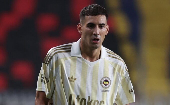 Mert Müldür bıçak altına yattı