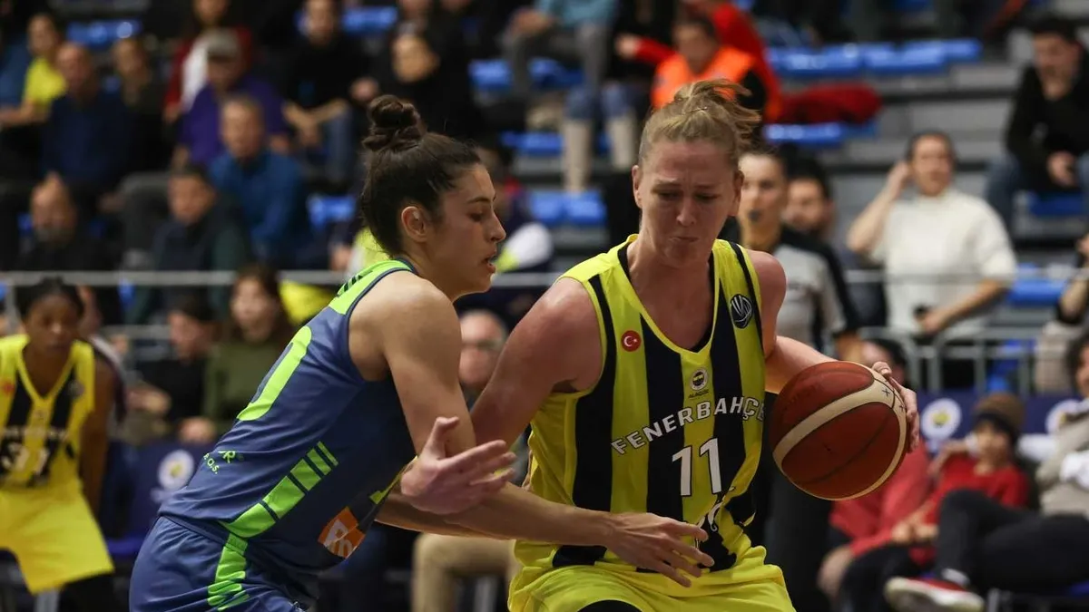 Sarı lacivertli potada Emma Meesseman imzası