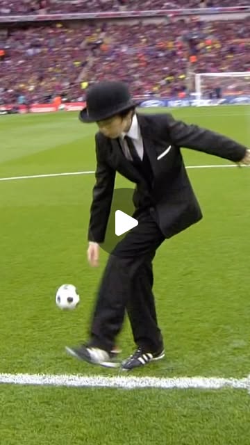Şampiyonlar Ligi Sahnesinde Smokinli Resital! Şovmen Futbolcudan Akılalmaz Hareketler